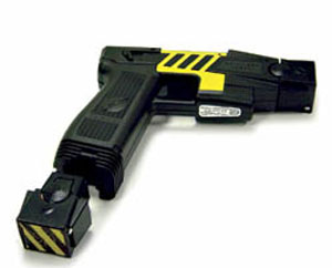 권총형 전기충격기 일명 'TASER Gun'