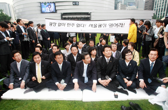 민주당,시청광장 연좌농성