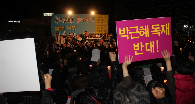 ‘박근혜 독재 반대’를 반대하는 시민들의 뜨거운 절창