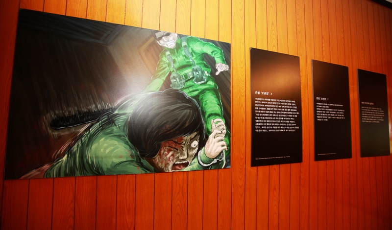5·18기념문화센터는 지난 10일부터 ‘5·18 영창 특별전 - 스물세개의 방 이야기’를 기획 전시하고 있다. 여섯번 째 왜곡의 방에는 당시 신군부의 음모와 만행으로 ‘가두방송’을 진행하던 전옥주(본명 전춘심)씨가 간첩 ‘모란꽃’으로 몰리고 성고문까지 당해야 하던 기록을 담고 있다. 전씨는 18일 오전 10시 제38주년 5·18민주화운동 기념식에 출연해 이같은 만행을 국민들 앞에서 고발할 예정이다.