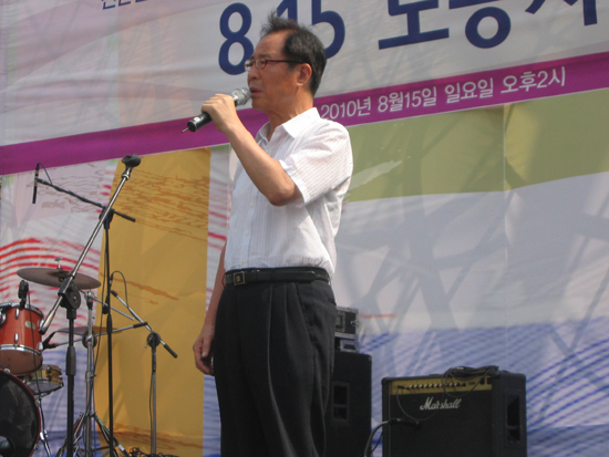 권영길 민주노동당 원내대표가 이명박 대통령에게 '조현오 경찰청장 지명을 철회하라'고 요구하고 있다