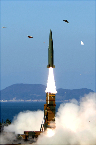 국방부가 공개한 미사일 발사 시연 장면