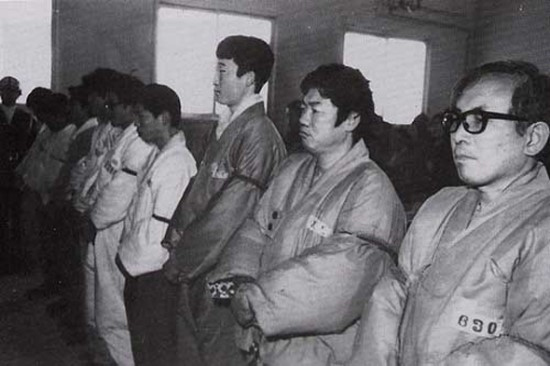 유신독재에 맞서다 박해를 당하고 끝내 의문사한 '재야 대통령' 장준하 선생(맨 오른쪽)