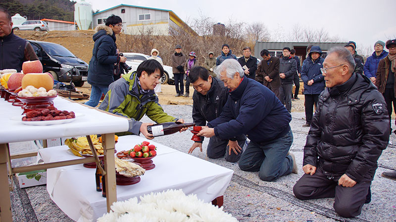25일 홍성군 광천읍 담산리 산 29번지 담산리 폐광에서 발굴된 진행된 한국전쟁 전후 학살 민간인 유해 개토제
