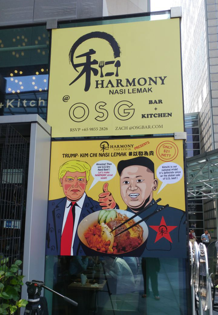 ‘트럼프-김정은 김치 쇠고기 볶음밥(Trump Kimchi Nasi Lemak)’ 특별메뉴를 출시한 레스토랑의 선전물