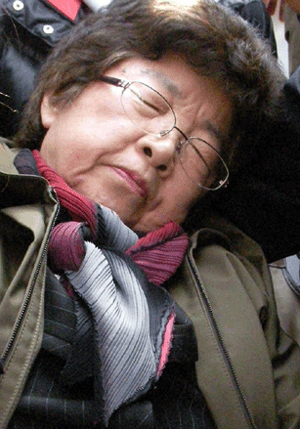 실신한 이정이 대표