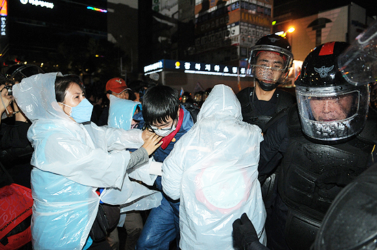 5차 희망버스.. 진압 작전 나선 경찰