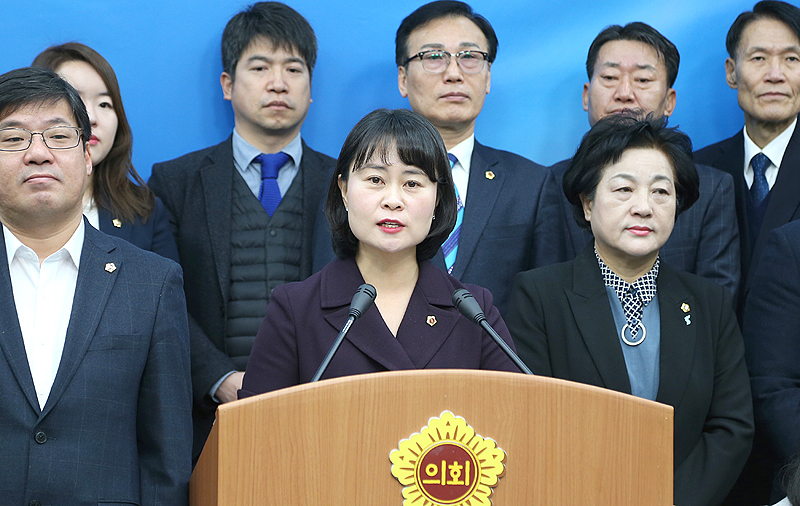 14일 부산시의회 브리핑룸에서 새해 주요 활동계획을 발표하고 있는 박인영 부산시의회 의장.