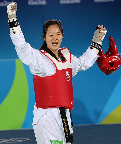 한국 여자태권도 오혜리가 20일(한국시간) 브라질 리우데자네이루 올림픽파크 카리오카 아레나3에서 열린 2016 리우올림픽 태권도 여자 67㎏급 결승전 프랑스 하비 니아레와의 경기에서 13대 12로 금메달을 획득하고 환호하고 있다. 2016.08.20.
