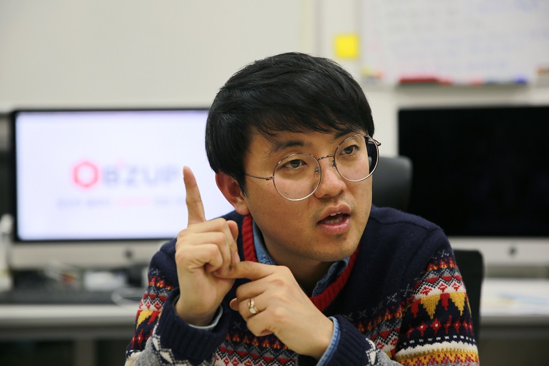 유병온 비즈업 대표가 5일 오후 8시 서울 용산구 있는 창업보육센터에서 민중의소리와 인터뷰를 나눴다.