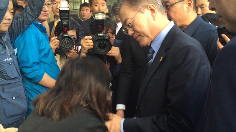 문재인 후보의 의지때문에 투표장으로 향한 스텔라데이지호 실종자 가족 | 인스티즈