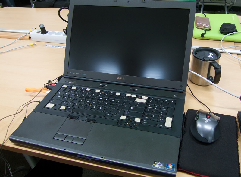 M6710 실물 사진:도서관에서 만난 M6710 소유자 분의 허락을 받고 찍은 사진. 그분께서는 감사하게도 잠시 만져볼 수도 있게 해주셨습니다. 결과는? 그저 크고 아름다웠습니다.