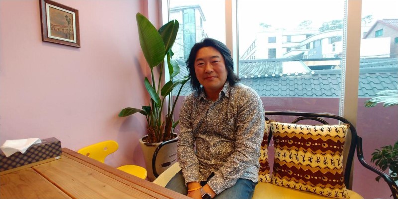 민중의소리는 길가는밴드 리더 겸 보컬 장현호(40)씨를 지난 9일 오후 서울 종로구 안국역 인근 카페에서 만나 인터뷰를 진행했다.