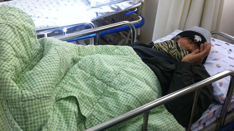 주민에 따르면 조 모(80) 할머니는 이날 공사 중단을 요구하며 차량을 막으며 시공업체 직원들과 몸싸움을 한 후 현장에 서 있다가 탈진해 쓰러졌다.