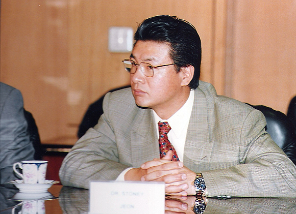 1997년 4월, 광주 아시아차 공장을 방문한 전종진