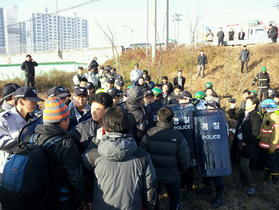 쌍용차지부장, 고공농성