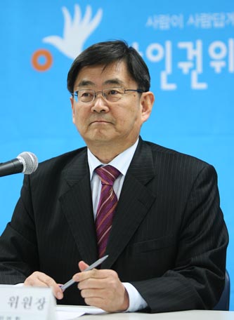 30일 사의 표명한 안경환 국가인권위원장