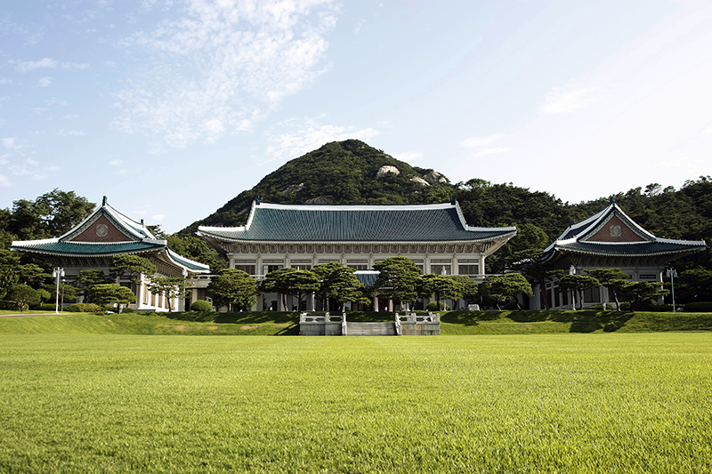 청와대 본관 전경.