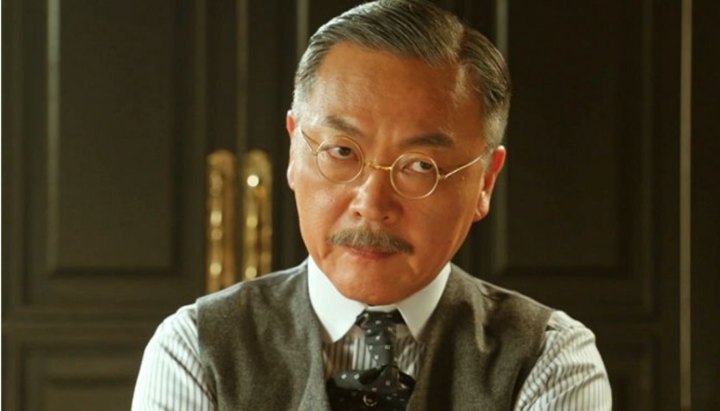 tvN 미스터 선샤인에서 친일파 이완익 역을 맡은 배우 김의성의 모습.