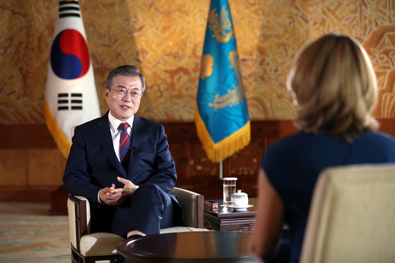 문재인 대통령이 12일 청와대에서 영국 BBC방송과 인터뷰를 하고 있다.