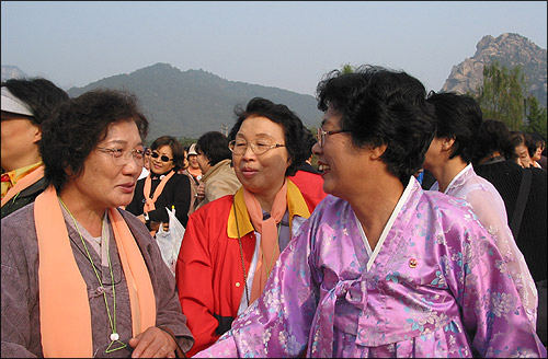 "여중생 소식 듣고 모두 펑펑 울었어"