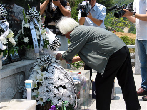 효순,미선 양의 2주기 추모제에서 이관복 씨의 모습이다