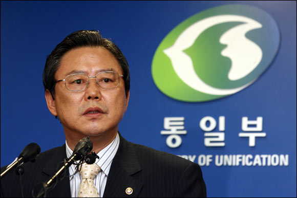 민관, 200억 규모 대북 수해지원...당정 합의