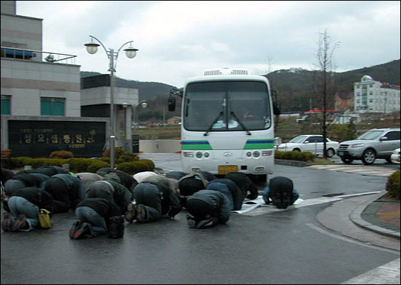 한미FTA 반대 분신한 허세욱씨, 끝내 숨져