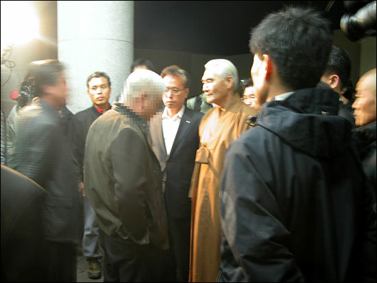 허세욱씨 빈소 차려진 안성...문성현 대표 맨바닥에서 조문