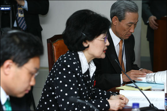 "한미FTA...내용은 잘 몰라도 일단 좋은 것"
