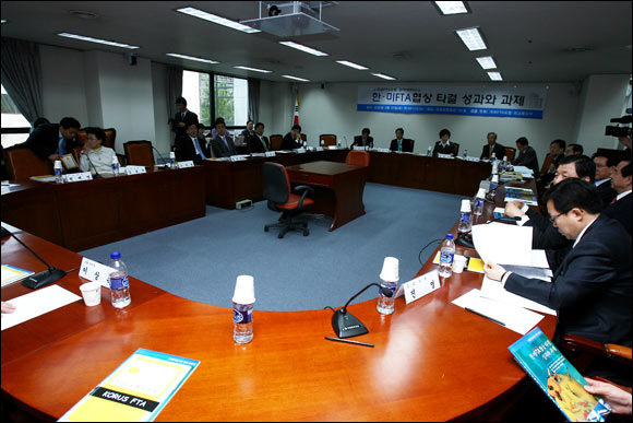 "한미FTA...내용은 잘 몰라도 일단 좋은 것"