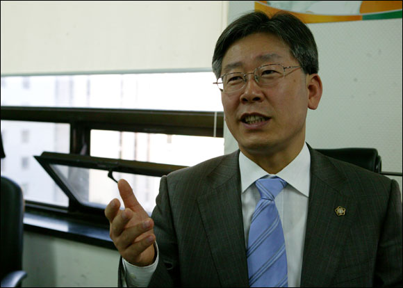 2007년 경선 상황에서의 이재명 역할을 모르는 햏들을 위한 기사 몇개 | 인스티즈