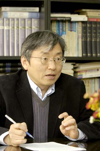 정성진 경상대 교수