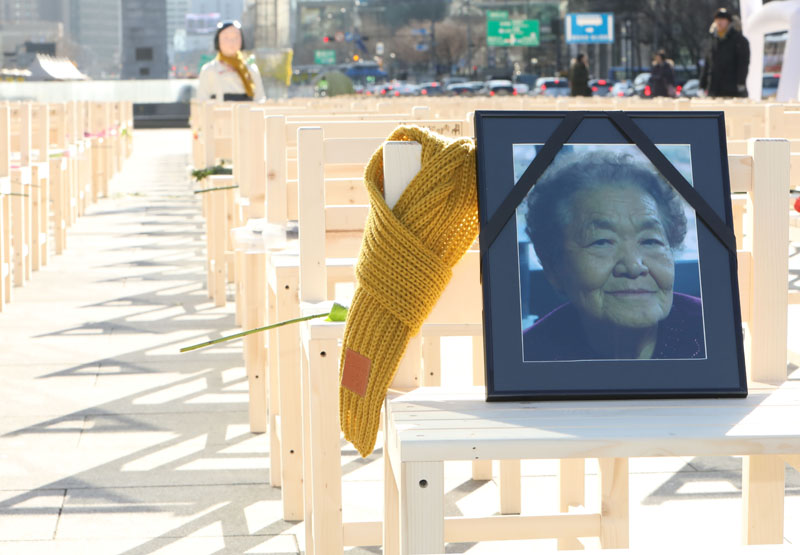 할머니와 소녀상