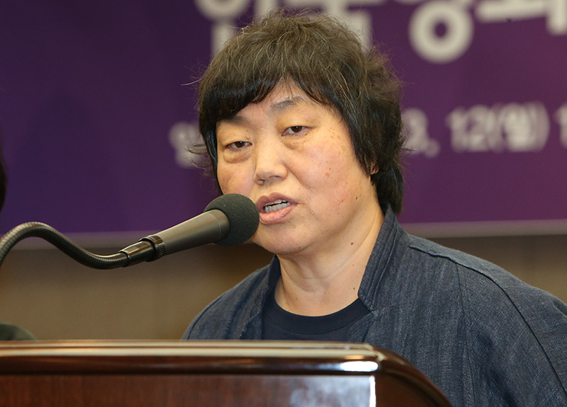 임순례 한국영화성평등센터 든든 센터장이 12일 오후 서울 중구 프레스센터 기자회견장에서 열린 한국영화성평등센터 든든 소개 및 활동계획 발표 기자회견에서 인사말을 하고 있다.