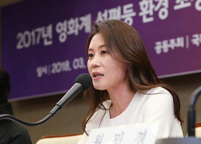 12일 오후 서울 중구 프레스센터에서 열린 한국영화성평등센터 든든 소개 및 활동계획 발표 기자회견에서 배우 문소리가 발언하고 있다.