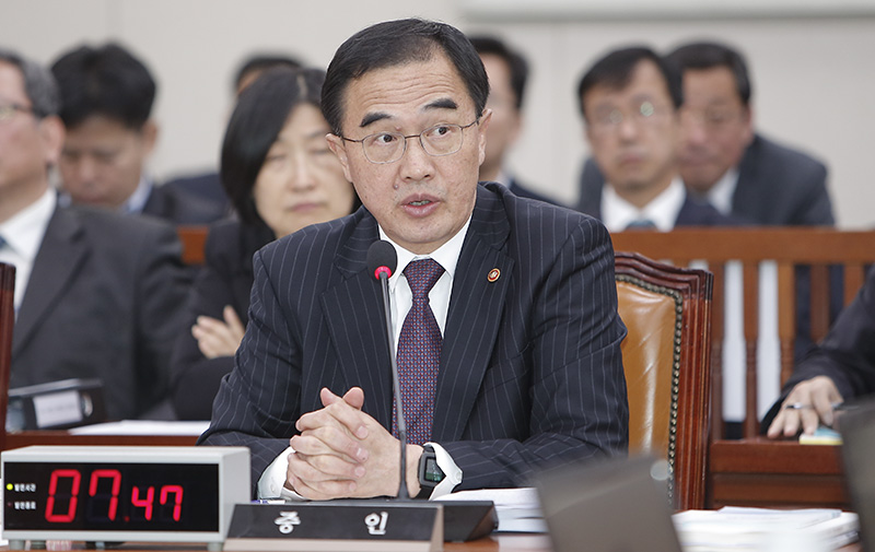조명균 통일부 장관이 11일 오전 서울 여의도 국회에서 열린 외교통일위원회 통일부 등에 대한 국정감사에 참석해 의원들의 질의에 답하고 있다.