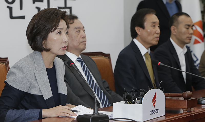 자유한국당 나경원 원내대표가 14일 오전 서울 여의도 국회에서 열린 비상대책위원회의에서 모두발언을 하고 있다.