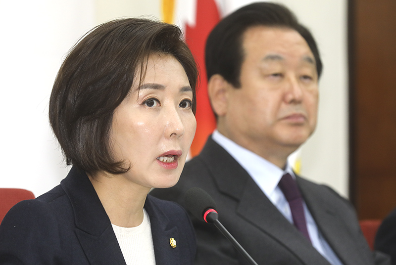자유한국당 나경원 원내대표가 23일 국회에서 열린 원내대표-중진의원 연석회의에서 모두발언을 하고 있다.