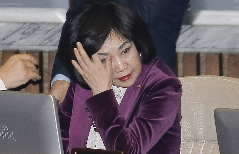 7일 오후 국회에서 열린 제367회 임시회 개회식 및 1차 본회의에서 김순례 자유한국당 의원이 머리카락을 넘기고 있다.