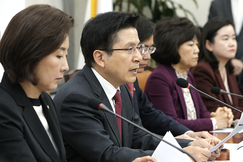 자유한국당 황교안 대표가 8일 오전 국회에서 열린 최고위원회의에서 모두발언을 하고 있다.