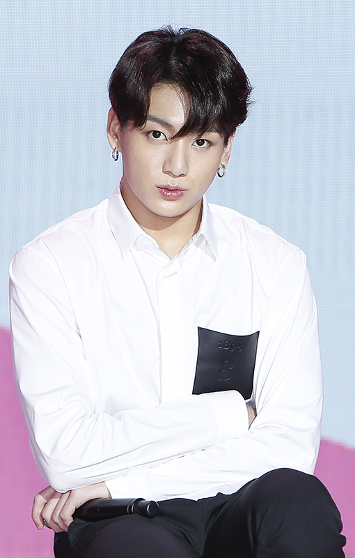 그룹 방탄소년단 정국이 17일 오전 서울 중구 동대문디자인플라자(DDP)에서 열린 새 미니앨범 ‘MAP OF THE SOUL:PERSONA’ 발매 글로벌 기자간담회에 참석해 있다.