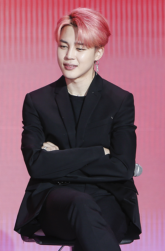 그룹 방탄소년단 지민이 17일 오전 서울 중구 동대문디자인플라자(DDP)에서 열린 새 미니앨범 ‘MAP OF THE SOUL:PERSONA’ 발매 글로벌 기자간담회에 참석해 있다.