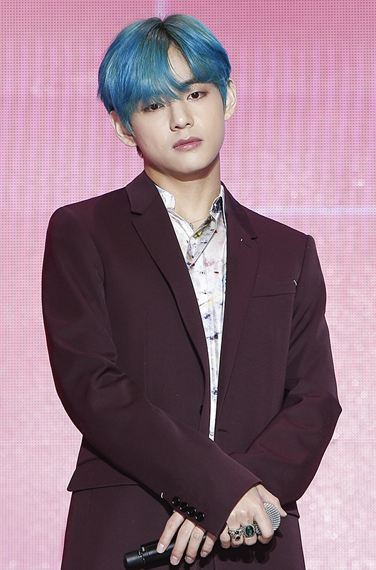 그룹 방탄소년단 뷔가 17일 오전 서울 중구 동대문디자인플라자(DDP)에서 열린 새 미니앨범 ‘MAP OF THE SOUL:PERSONA’ 발매 글로벌 기자간담회에 참석해 있다.