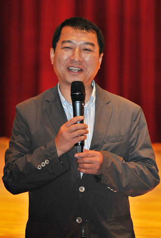 축사하는 박창일 신부