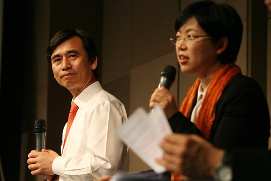 유시민 대표와 이정희 대표는 복지, 주택, 교육, 세금, 노동분야에 대한 생각을 나눴다.