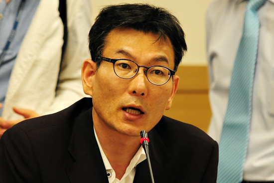 김승교 통합진보당 중앙선거관리위원장은 선거인명부와 당원관리시스템을 일일이 대조하고, 당원들의 실제 투표 여부 등을 확인해 박무 진상조사위원이 18일 오마이뉴스 인터뷰에서 제기한 '주민번호 중복투표' 의혹 제기에 대해 반박했다. 김 위원장은 "박무 위원의 인터뷰 내용은 일부 추가 확인이 필요한 것 외에는 전부 허위로 확인됐다"고 밝혔다.