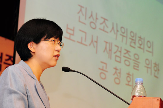 이정희 통합진보당 대표가 8일 오후 국회의원회관에서 '진상조사위원회와 보고서 재검증을 위한 공청회'를 열고, 비례대표 선거 부정의혹에 대한 당 진상조사위원회의 조사 결과의 문제점에 대해 지적했다.