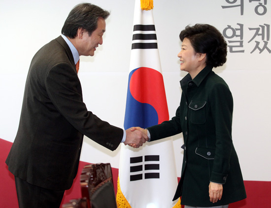 김무성 전 의원은 지난 1월 박근혜 대통령 당선인의 중국 특사로 파견되기도 했다.