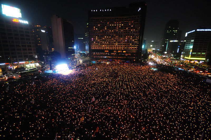 시청광장에 모인 10만 국정원 촛불